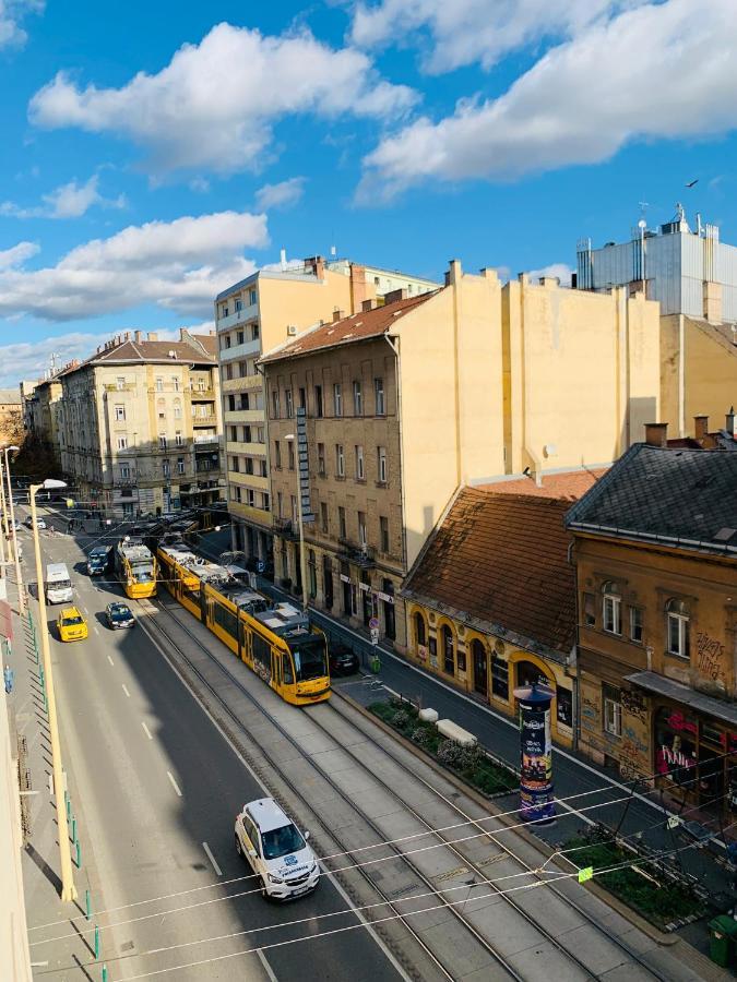 Margaret Boulevard Apartment - With Balcony Budapest Luaran gambar