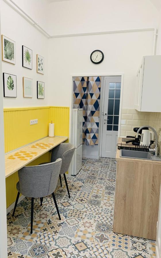 Margaret Boulevard Apartment - With Balcony Budapest Luaran gambar
